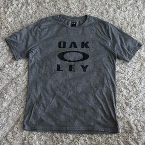 New Oakley Tshirt Size Large